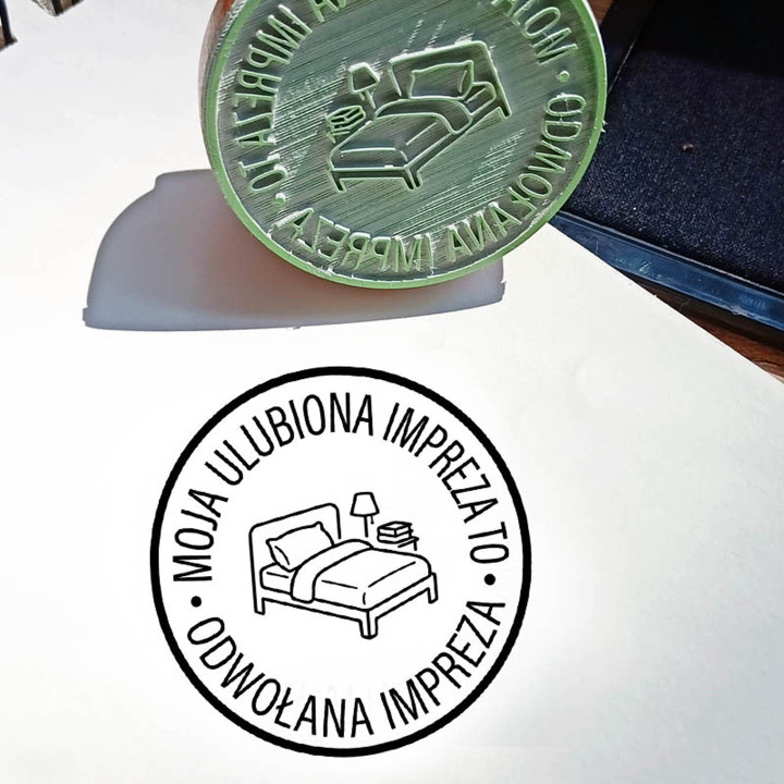 Gotowy stempel 5 cm dla introwertyka, najlepsza impreza to odwołana impreza, prezent